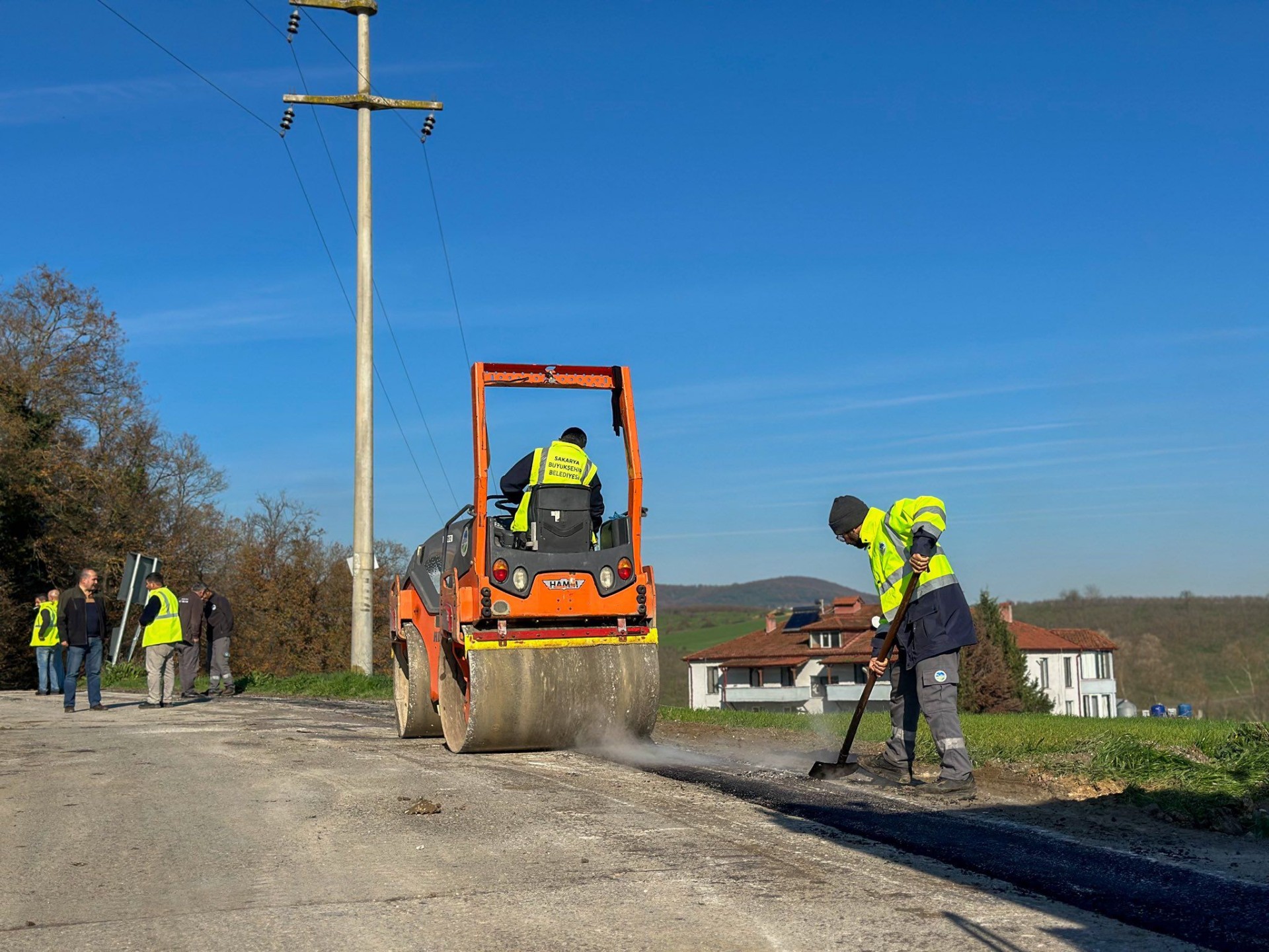 Beşdeğirmen Mahallesinde Yol Bakım ve Onarım Çalışmaları Devam Ediyor