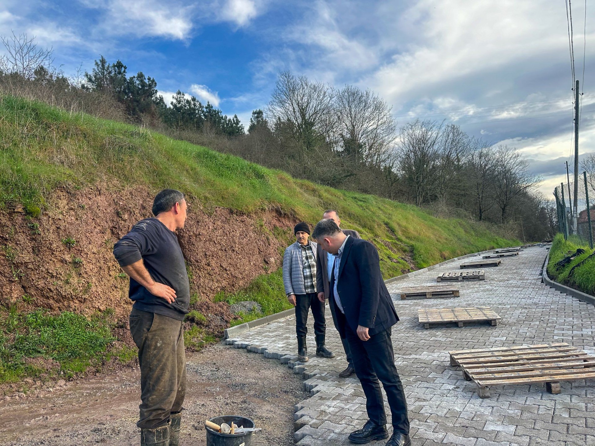 Akarca Mahallesi’nde Parke Serim Çalışmaları Sürdürülüyor