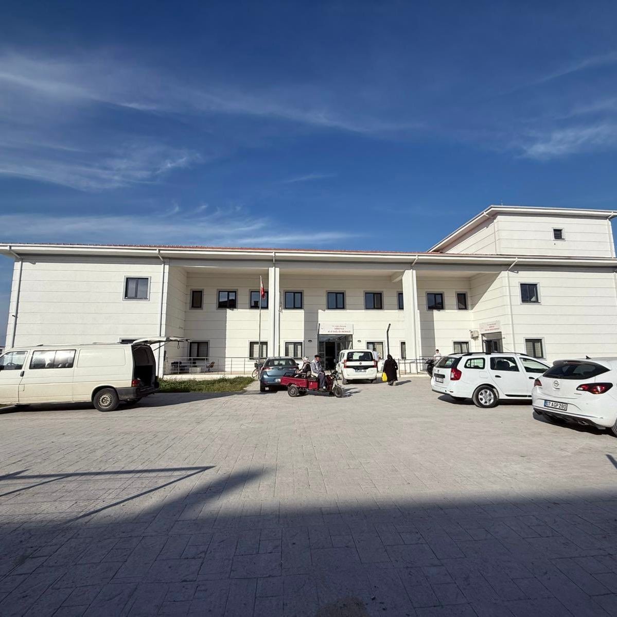 Söğütlü’de Sağlık Hizmetleri Güçleniyor: Semt Polikliniği ve Acil Hizmeti Başlıyor