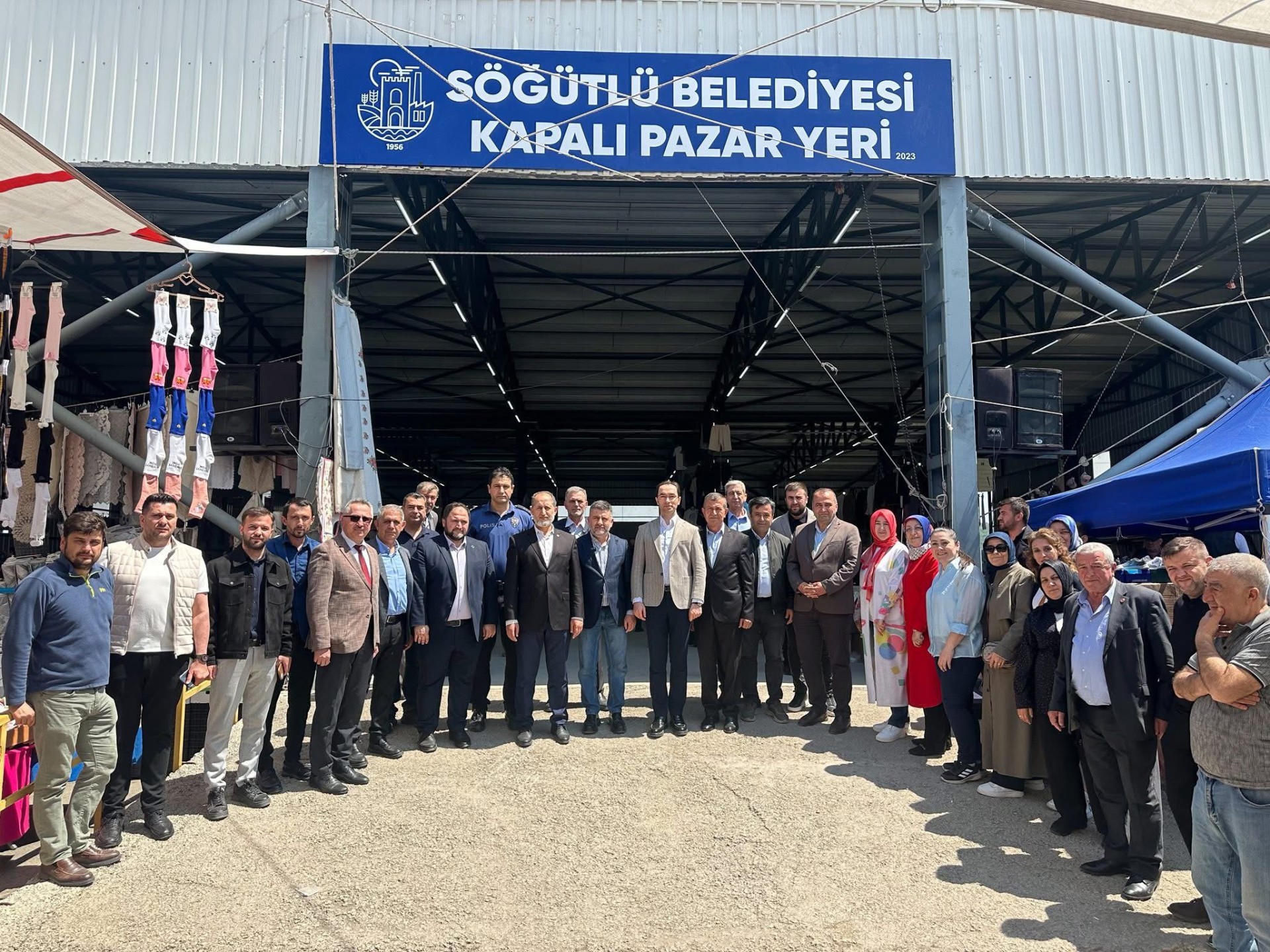 Yeni Kapalı Pazar Yerindeki Kumaş Pazarı Yoğun İlgi Gördü